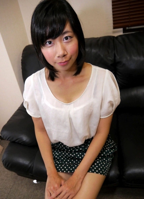 地味目な素人美女のセックス画像