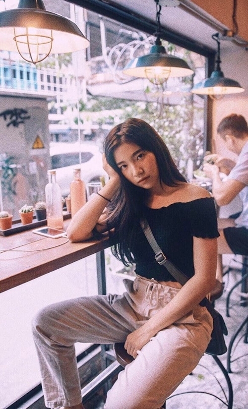 美乳なタイ素人美少女の自分撮りマ○コくぱぁヌード画像