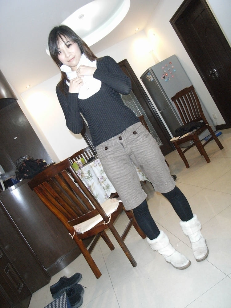 モデル系美女のＭ字開脚マ○コくぱぁヌード画像