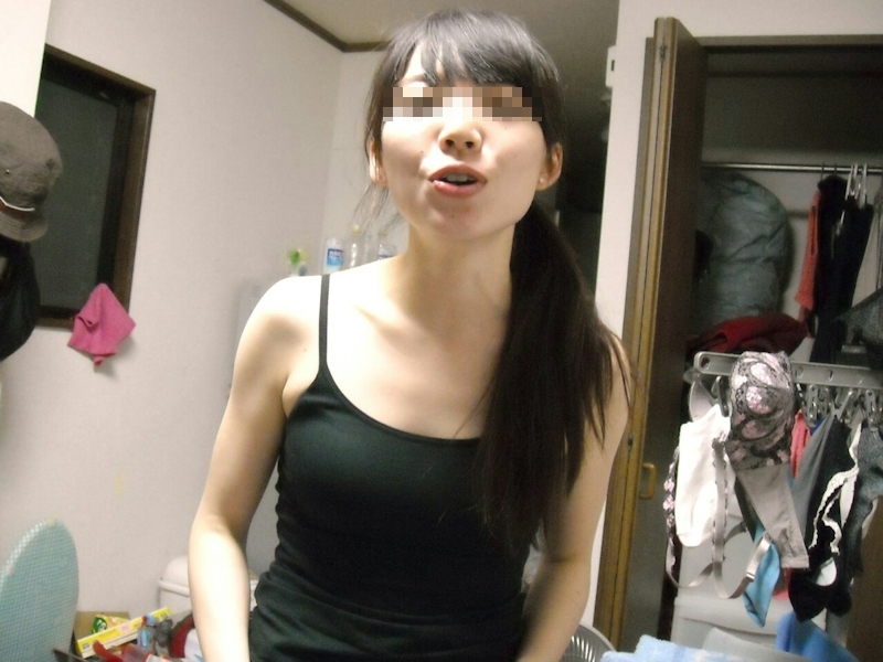 美微乳な素人美女の流出ヌード画像