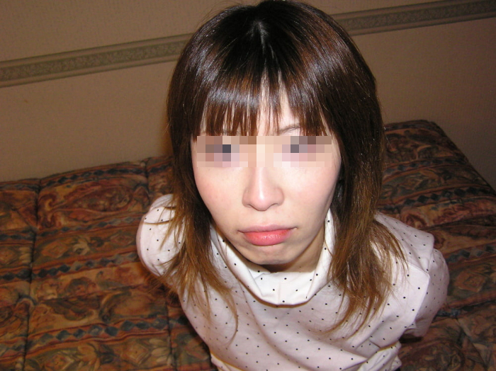 その場のノリで撮らせてしまった素人美女の流出ヌード画像