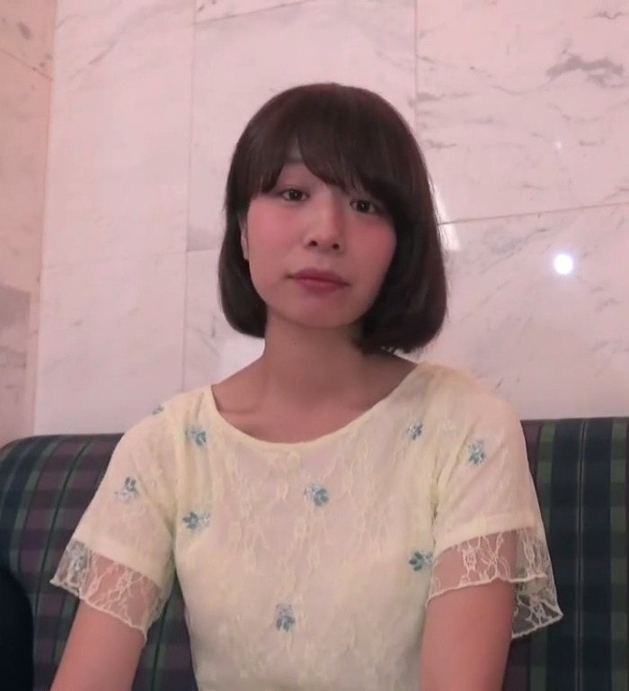 貧乳パイパンな純朴美女のセックス画像