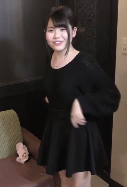 ちっぱい素人女性のセックス画像
