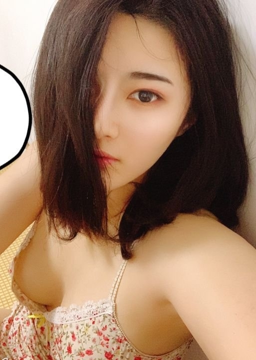 美人若妻のプライベートヌード画像