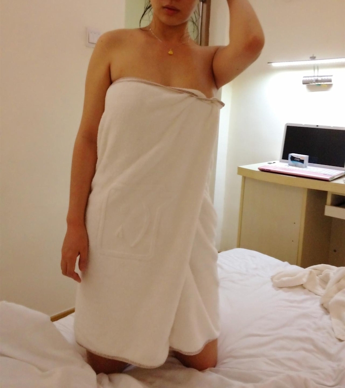 巨乳な素人女性のヌード＆フェラ画像